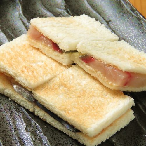 Fresh! 〆 Mackerel sandwich 750 yen
