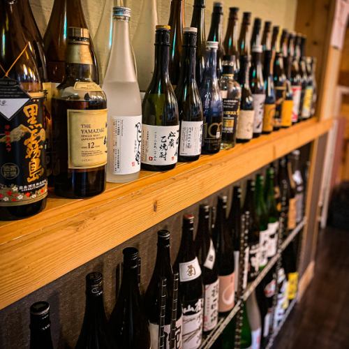 カウンター裏の日本酒