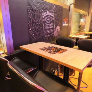 人数に合わせてご用意できる、テーブルのお席。