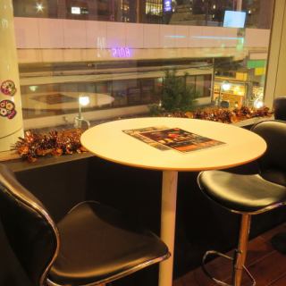 人数に合わせてご用意できる、テーブルのお席。
