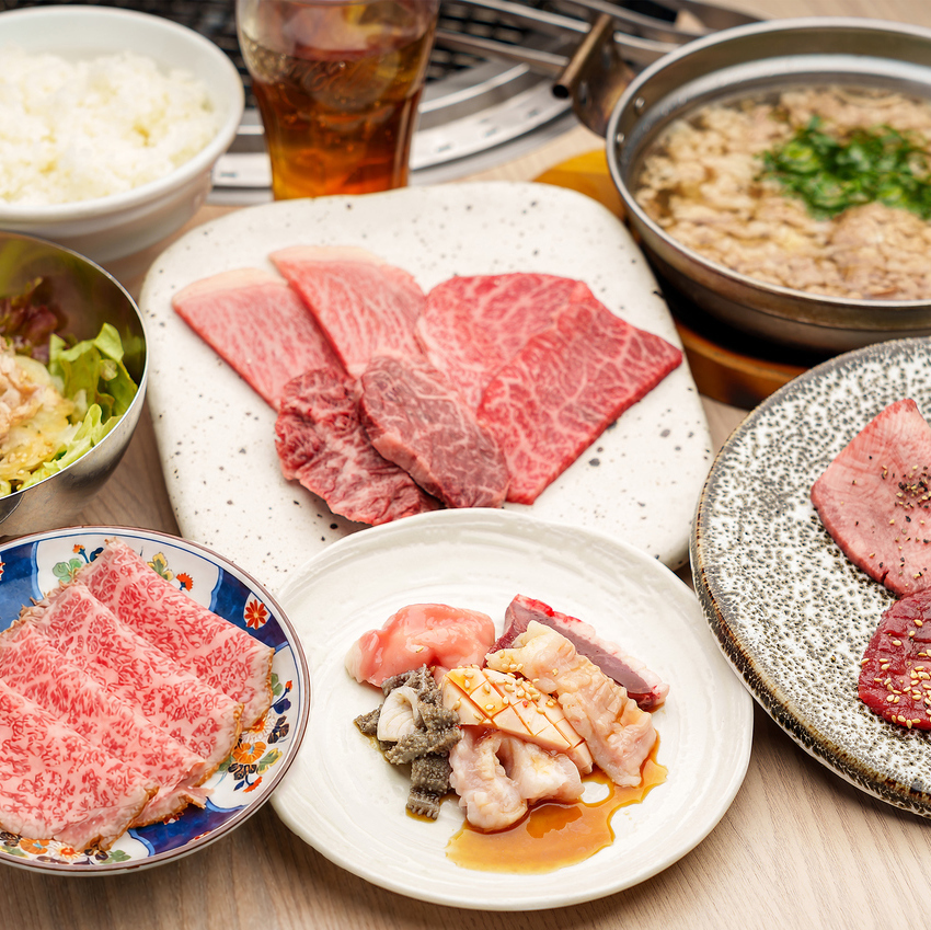 Enjoy premium salted beef tongue, top-grade skirt steak, and more! 2 hours of all-you-can-drink included for 5000 yen!