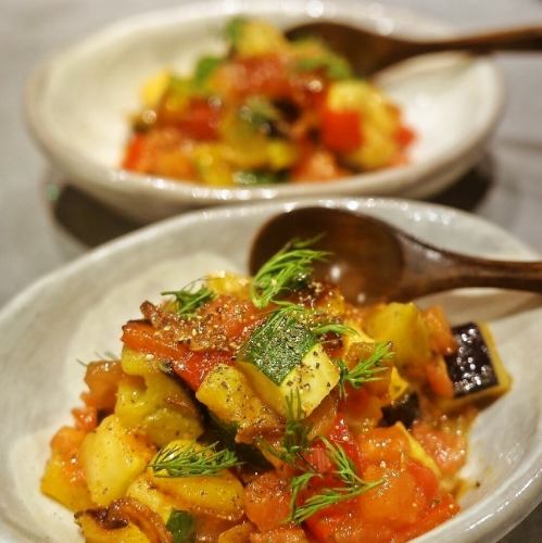 季節を感じる創作料理と充実のサイドメニューが勢揃い！