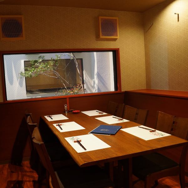 Completely private room for each person who can enjoy without worrying about the surroundings We are preparing seats for 4 people ~ 22 people maximum.As it is a popular seating of Japanese modern and calm atmosphere, it is recommended to book early.