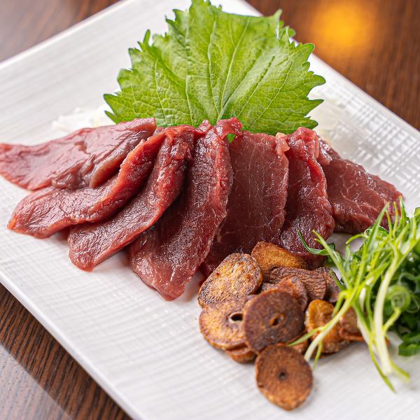 【お酒との相性◎】馬刺し/1045円（税込）