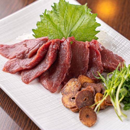 【お酒との相性◎】馬刺し/1045円（税込）