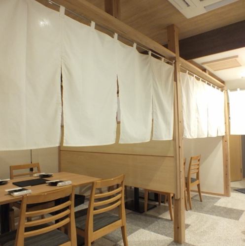 <p>There are two types of seats, a counter and a table.The table seats are semi-private rooms separated by partitions, so you can enjoy your meal with peace of mind.For various banquets, year-end parties, new year parties, welcome parties, farewell parties, birthdays, anniversaries, etc. ◎</p>