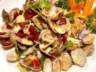 Stir-fried clams with chili