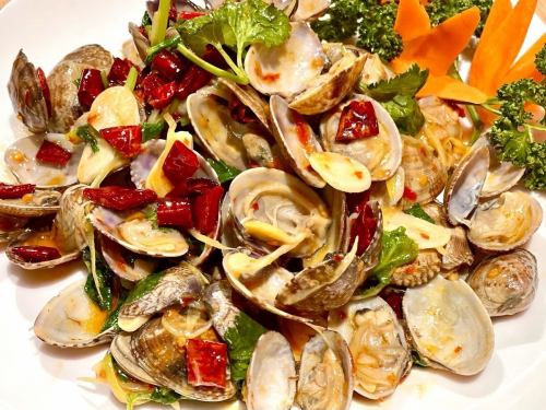 Stir-fried clams with chili