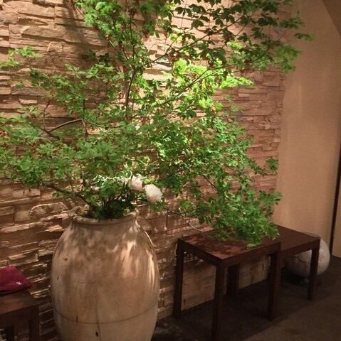 四季折々の装飾と和モダン空間で、食事をしながら特別な時間を