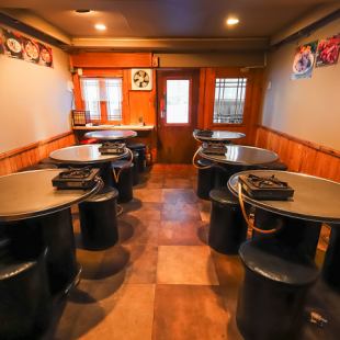 【4名テーブル×8席】