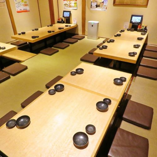 <p>大中小宴会が愉しめるよう宴会スペースを完備。会社宴会や打ち上げなど大型宴会もお任せください！ご予約はお早めに！</p>