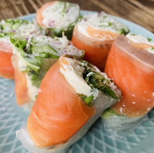 サーモンとクリームチーズの生春巻き