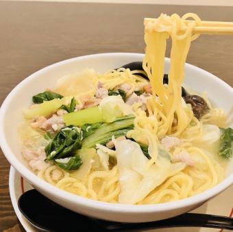 咸味担面，蔬菜丰富