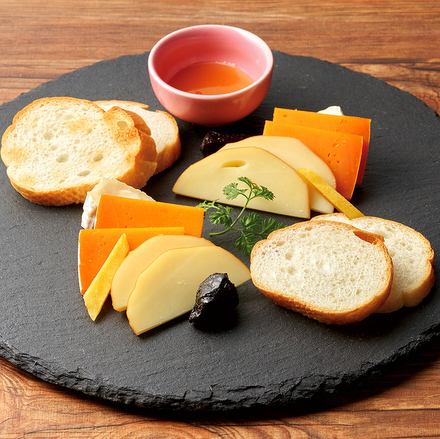 北海道チーズ盛合せ