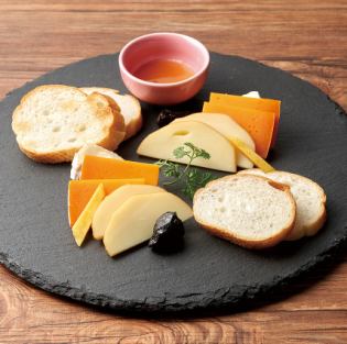北海道チーズ　3種盛り（蜂蜜付き）