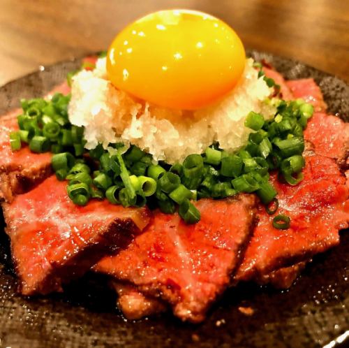 【与鸡蛋的相容性极佳！】用牛蹄制作的烤和牛牛排 1,200日元（含税）