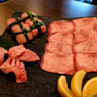 【Zetton套餐（20道菜）】300克和牛+创意和牛料理+120分钟畅饮【7000日元】