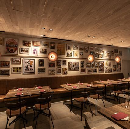 お洒落な店内でパエリアなどのスペイン料理をご堪能下さい。