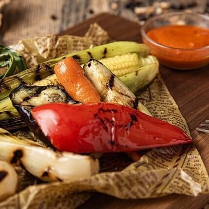 季節野菜のグリル ロメスコソース