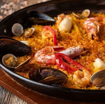 魚介のパエリア　Mサイズ（2人分）