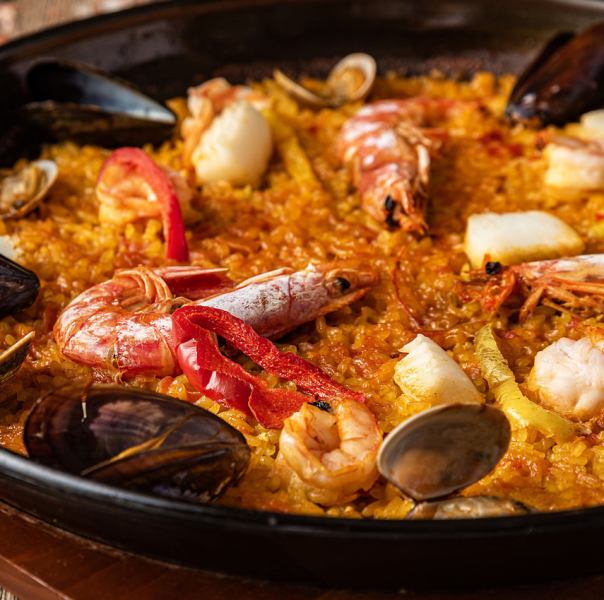 【定番！】魚介のパエリア3058円～