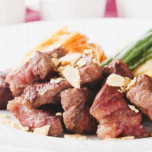 牛カルビの一口カットステーキ《バゲット付き》