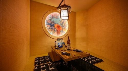 <p>【駅近×個室×喫煙】水道橋駅徒歩0分の好立地！全席個室となっており、少人数から団体様まで全て個室でご案内いたします！周りを気にせず楽しめるので、歓迎会、送別会などにピッタリです！また土地柄、法事でもよくご利用頂いております。宴会に最適な飲み放題付きコースも複数をご用意しております！ぜひご利用ください</p>