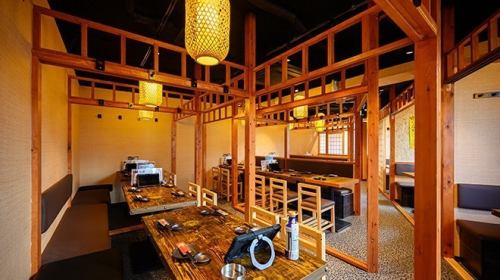 <p>【中人数×個室×喫煙】どんな人数にも対応できる個室はご利用シーンも様々！今日はしっぽり一杯、会社や友人との飲み会、誕生日や記念日などなど、幅広いシーンでご利用いただけます♪コース料理も複数ご用意しておりますので歓迎会や送別会にも打ってつけ！全席個室席なので人目を気にせずお楽しみいただけます♪</p>