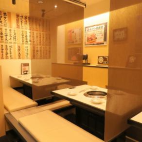 [Horigotatsu-style semi-private room] A semi-private room that can accommodate up to 4 people.#Shinsaibashi #Namba #Namba #Yakiniku #Sushi #Meat Sushi #Steak #Wine #All-you-can-drink #Wagyu beef #A5 #Hot pot #Izakaya #Private room #Birthday #Anniversary #Date #Surprise #Banquet #Private #Luxury