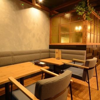 At the back of the 2nd floor there are other seats and sofa seats that are slightly different.It is a perfect seat for entertaining and family use scene ♪