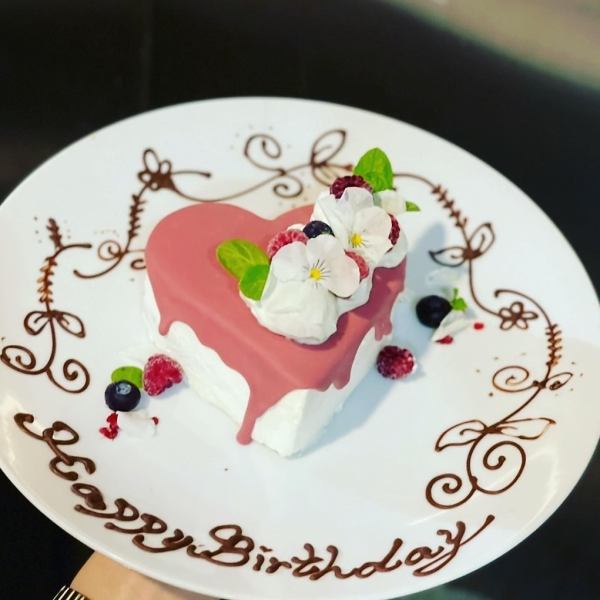 【cafe&bar monogrande 욧카이치점】생일・기념일에 딱 맞는 케이크(하트 케이크)가 등장★