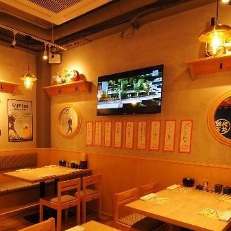様々なご宴会シーンにてご利用いただけるお席もにこにこ餃子岩塚店では充実しています♪周りを気にせずゆったりとお過ごしいただける居酒屋です♪当店自慢の種類豊富な餃子やもつ鍋をお供に、女子会・コンパなどいかがですか♪各種飲み会を含め様々なシーンでどうぞ！☆