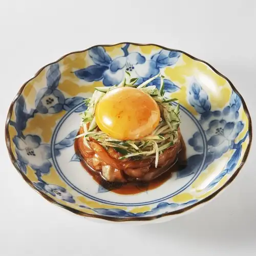 サーモンユッケ