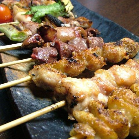 We are proud of our kushiyaki! One piece starts at 130 JPY, making it the best value for money. We also offer a variety of alcoholic beverages that go well with the food.