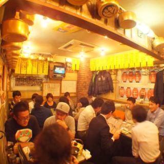 4・6名様でお使いいただけるテーブル。席を合わせて18名様までお使いいただけます。団体や宴会にもお使いください！