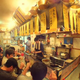 昭和のイメージの店内。
