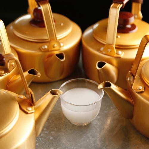 ドリンクをヤカンで！リットル単位でございます。