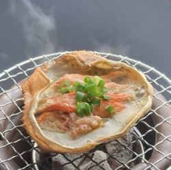 ふんだん盛り 紅ズワイ蟹味噌甲羅炭火焼き