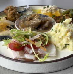 シェフ手作りの様々な前菜料理