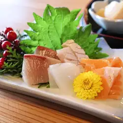 刺身盛り合わせ