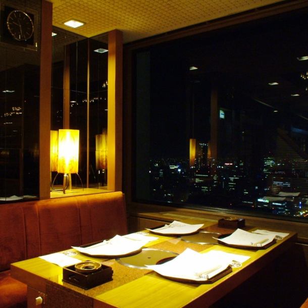 There is 66 seats for relaxing table seats, which are excellent from the 33rd floor and excellent in viewing.It is also ideal for special days such as dates and anniversaries.