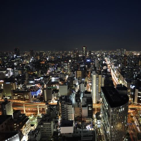 地上33階から大阪を一望できる絶景夜景でデートを満喫！