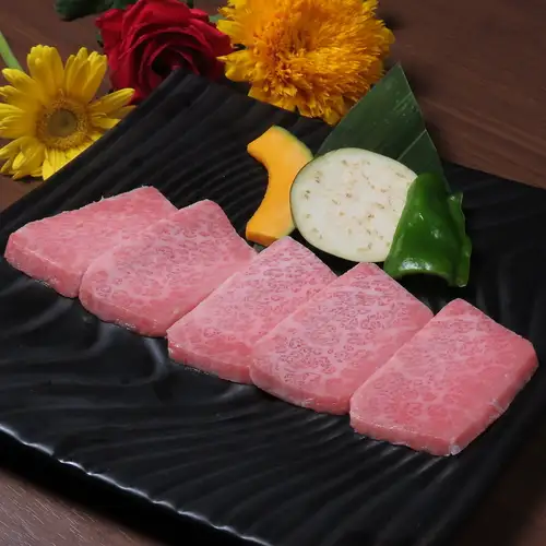 静岡県から仕入れる黒毛和牛を堪能できます。