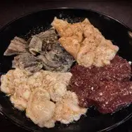 十六ホルモン盛り (4種) Juroku Horumon Platter - 4 Types