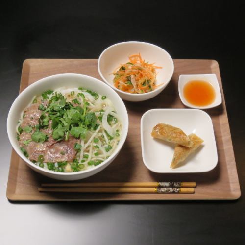 ランチメニューも豊富！本格ベトナム料理でヘルシーランチを♪