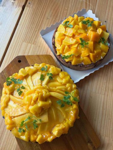 Fresh mango tart 🥭

We received an order for a whole cake ♡
Thank you 😊

Although it is not on the menu, we do accept custom orders.
Please contact us for details♪

How about using it at a party?

#abillcoffeeplus
#Abil Coffee Plus
#Matsudo
#Shin-Matsudo
#We accept orders for custom cakes