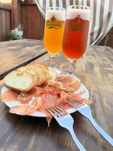 오늘은 느긋한 점내입니다.
카페 날씨 ☕️

가게 인테리어 꽃도 새로워졌습니다.
유칼립투스 아카메 버드 나무
붉은 버드나무가 하루에 날에 열려가는 모습이 매일 보고 있어 질리지 않습니다.애착이 나옵니다.
기간 중에 꼭 즐겨 주십시오.

오늘 저녁 시간은 보통 영업

18:00 OPEN → 23:00 CLOSE

오늘의 추천은 "조개의 화이트 와인 찜"
사진이 없어서 죄송합니다.

포스트 사진은 정평 메뉴의 오리 고기의 로스트/프로슈트입니다.
망설이면 이쪽을 부디

여러분의 내점 기다리고 있습니다.

좋은 주말을 보내십시오.

#abillcoffeeplus
#아빌커피플러스
#신마츠도
#마츠도
#마츠도