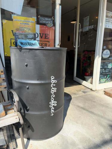 おはようございます

良いお天気ですね
ぽかぽかして、テラス席が気持ちいいです

お店の入り口前にディナータイムのメニューを置いてみました。
モーニング・ランチしか利用したことない！
という方、よろしかったらご覧になってみてください。
意外とメニュー数が多いかな？
ランチタイムとはまた違った一面があります。

ではでは、本日もみなさまのご来店お待ちしております。

#アビルコーヒープラス 
#abillcoffeeplus 
#新松戸
#松戸 
#松戸グルメ