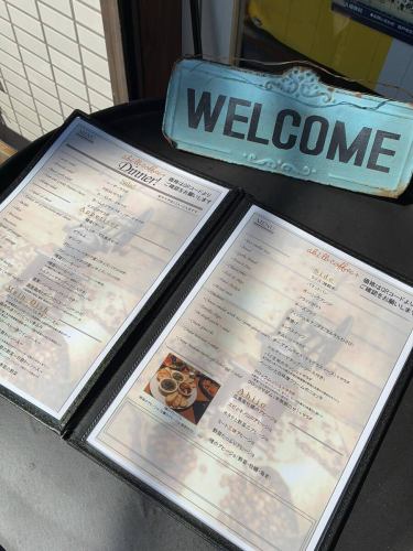 good morning

What lovely weather we're having!
It's nice and warm, and sitting on the terrace is very pleasant.

We've placed our dinner menu in front of the shop entrance.
I've only ever been there for breakfast or lunch!
If that sounds like you, please take a look.
There are surprisingly many items on the menu, aren't there?
It has a different side to it compared to lunchtime.

Well then, we look forward to seeing you all today.

#Abil Coffee Plus
#abillcoffeeplus
#Shin-Matsudo
#Matsudo
#MatsudoGourmet