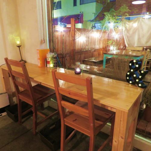 Side by side while facing the terrace ♪ It is popular not only for girls' associations, but also for couples and dates.